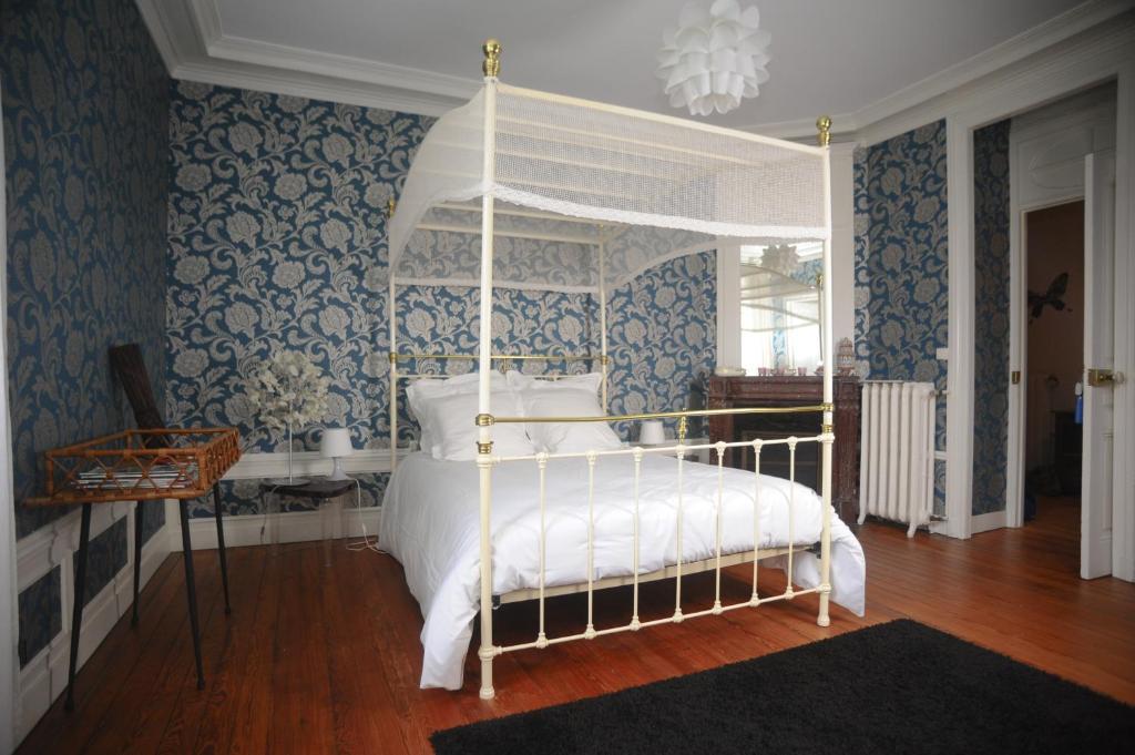 Chateau De Bertreville Bed and Breakfast Rum bild